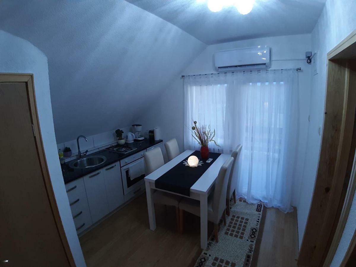 House Jelena&Marija Apartment Rakovica Exterior photo
